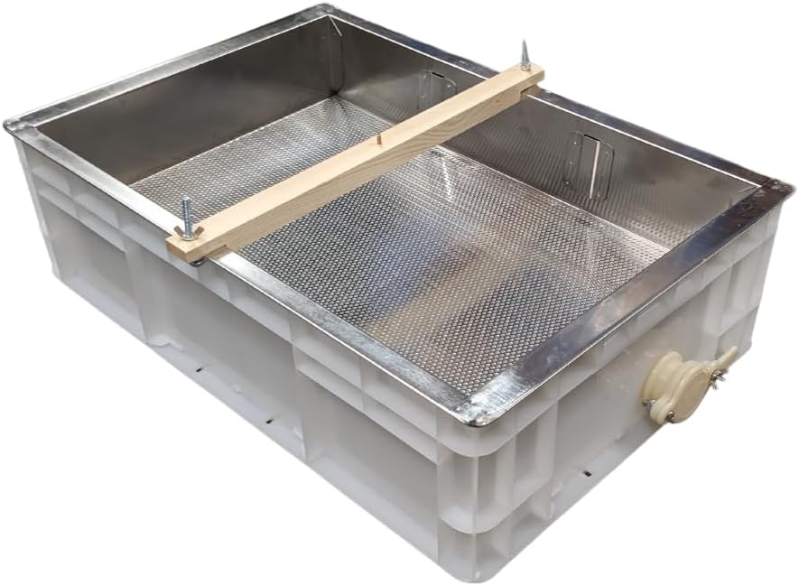 Honey uncaaping tray tank station