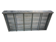 Queen bee isolation cage